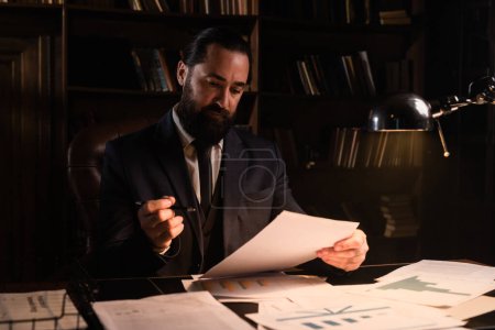 Photo for Confident business man ceo executive sign agreement with partners. Businessman thinking before fill official document. Bearded adult check paperwork. Pensive male entrepreneur in formalwear write - Royalty Free Image