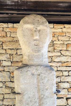 Foto de Patrimonio (Corsica), the wonderfully crafted statue-menhir called U Nativu was discovered in 1964. It is 2.29m high. It is to date the only limestone statue-menhir discovered on the island of beauty - Imagen libre de derechos