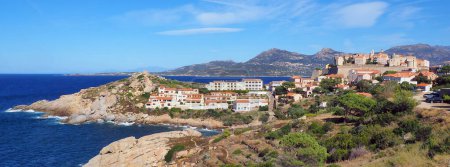 Foto de Panoramic view of Calvi, medieval capital of Balagne, known for its famous 13th century Genoese citadel built on a rocky promontory, surely one of the most beautiful towns in Corsica - Imagen libre de derechos