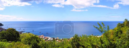 Téléchargez les photos : Panoramic view of the bay of Saint Pierre in Martinique. FWI - en image libre de droit