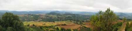 Téléchargez les photos : Panoramic view of the countryside from the village of Rennes-Le-Chateau, in Aube, Occitanie, not far from Perpignan, where Abb Saunire is said to have discovered a fabulous treasure - en image libre de droit