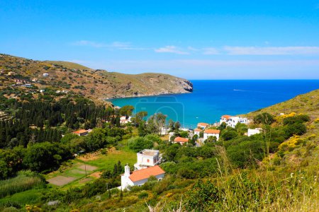  Gialia Strand, berühmter Strand in der Nähe der Altstadt von Chora auf Andros, berühmte kykladische Insel im Herzen der Ägäis 