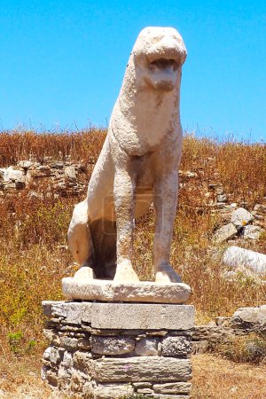 Foto de León famoso en la ciudad arqueológica de la isla de Delos, cerca de Mykonos, isla de Cycladic hermosa, en el corazón del mar Egeo - Imagen libre de derechos