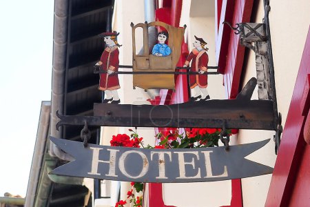 medieval commercial signs are shapes made of wrought iron or wood, affixed to a building to indicate the activity carried out there: here, the sign tells us that it is a hotel