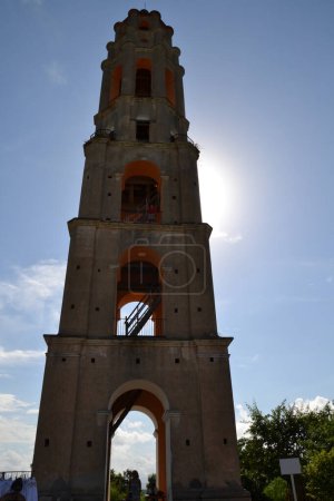 Foto de Manaca iznaga, Cuba, 8 de agosto de 2023: La torre iznaca, es una torre de vigilancia para vigilar a los esclavos - Imagen libre de derechos