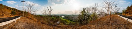 Téléchargez les photos : Panorama view of country at Mae Ngat Somboon Chon dam, Chiang Mai province. - en image libre de droit