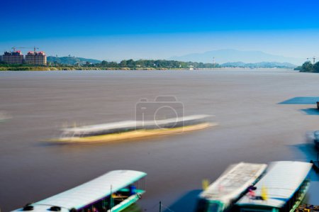 Foto de Laos beside Mae Khong River at Chiang Saen District, Chiang Rai Province. - Imagen libre de derechos