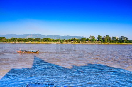 Foto de Laos beside Mae Khong River at Chiang Saen District, Chiang Rai Province. - Imagen libre de derechos