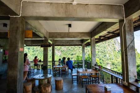 Téléchargez les photos : CHIANG RAI, THAILAND - October 11, 2019 : The coffee shop with beautiful mountain view in Doi Pha Mee, Chiang Rai province. - en image libre de droit