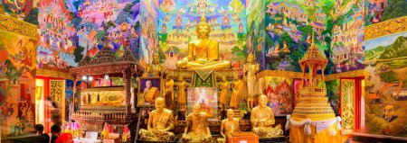 Téléchargez les photos : NAKHON SAWAN, THAÏLANDE - 25 janvier 2020 : Statue de Bouddha avec un magnifique art de style thaï au temple Sriutumpron, province de Nakhon Sawan. - en image libre de droit