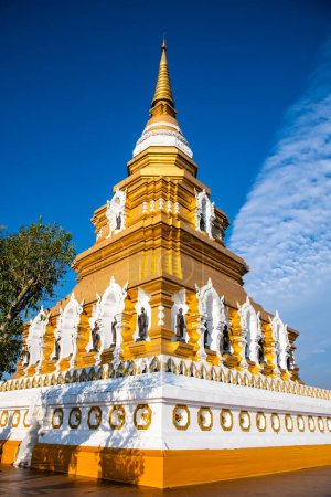 Téléchargez les photos : Beautiful pagoda in Phrachao Luang Mon Phrachao Lai temple, Thailand. - en image libre de droit