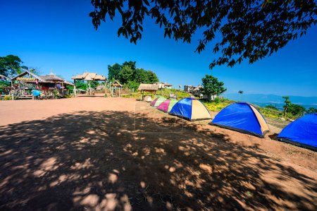 Téléchargez les photos : Camping yard at Doi Sa Ngo viewpoint, Chiang Rai province. - en image libre de droit