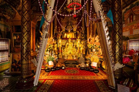 Foto de Lanna style Buddha in Tah Mai I temple, Chiang Mai province. - Imagen libre de derechos
