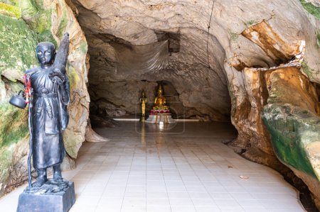 Téléchargez les photos : Tham Yen cave in Tham Phra Sabai temple, Lampang province. - en image libre de droit