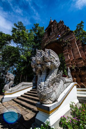 Téléchargez les photos : Analyo Thipayaram temple dans la province de Phayao, Thaïlande. - en image libre de droit
