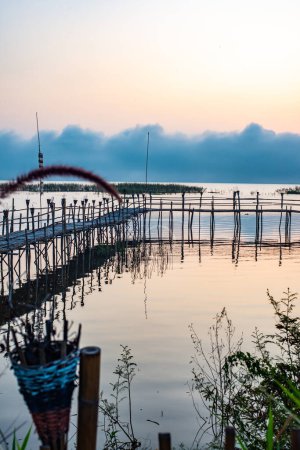 Téléchargez les photos : Kwan Phayao lake at sunrise, Thailand. - en image libre de droit
