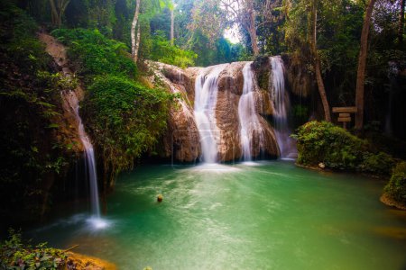 Téléchargez les photos : Than Sawan Waterfall in Doi Phu Nang National Park, Thailand. - en image libre de droit