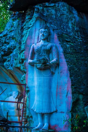 Téléchargez les photos : Sculpture sur roche dans le temple Huai Pha Kiang, Thaïlande. - en image libre de droit