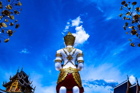 Téléchargez les photos : CHIANGMAI, THAILAND - July 21, 2019: Angel statue with blue sky in Den Salee Sri Muang Gan temple, Thailand. - en image libre de droit