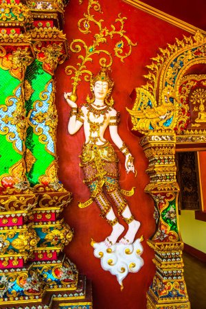 Foto de Hermoso ángel de estilo tailandés en el templo Prayodkhunpol Wiang Kalong, Tailandia. - Imagen libre de derechos