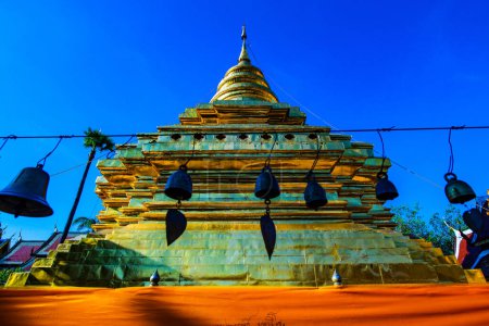 Foto de Phra That Si Chom Thong Worawihan templo en la provincia de Chiangmai, Tailandia. - Imagen libre de derechos