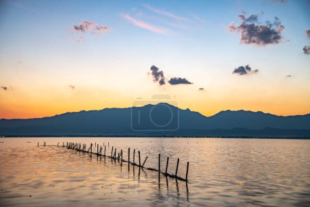 Téléchargez les photos : Kwan Phayao lake in the sunset time, Thailand. - en image libre de droit