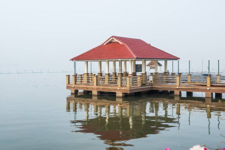Téléchargez les photos : Maison de repos dans le lac, Thaïlande. - en image libre de droit