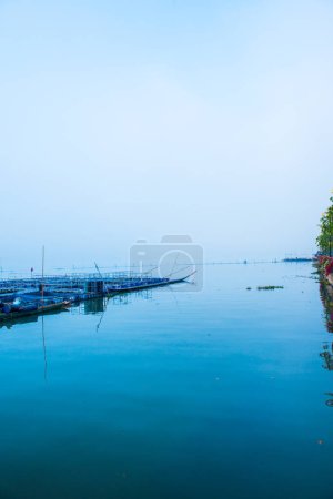 Téléchargez les photos : Lac Kwan Phayao en saison hivernale, Thaïlande. - en image libre de droit