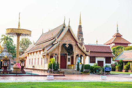 Foto de Paisaje vista del templo de Phrathat Hariphunchai, Tailandia. - Imagen libre de derechos