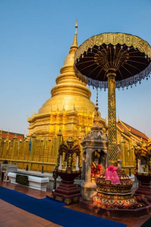 Foto de Hermosa pagoda Lanna en Phrathat Hariphunchai templo, Tailandia. - Imagen libre de derechos