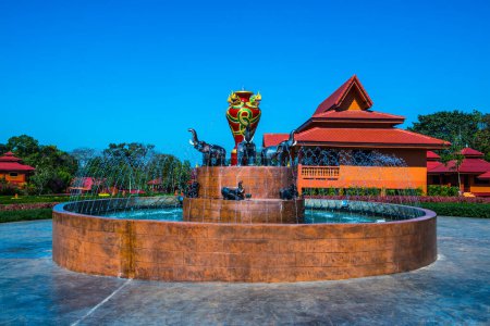 Foto de Hermosa fuente en Prayodkhunpol Wiang Kalong templo, Tailandia. - Imagen libre de derechos