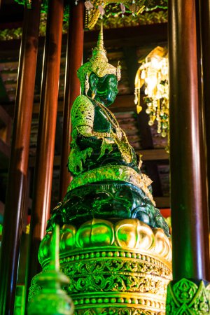 Foto de El Buda Esmeralda en la provincia de Chiang Rai, Tailandia. - Imagen libre de derechos