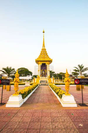 Téléchargez les photos : Royal Crematorium Replica à Phayao Province, Thaïlande. - en image libre de droit