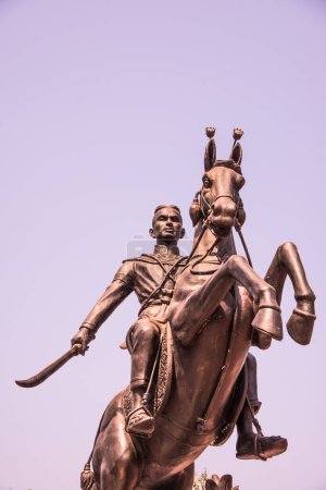 Téléchargez les photos : Le monument du roi Naresuan, Thaïlande. - en image libre de droit