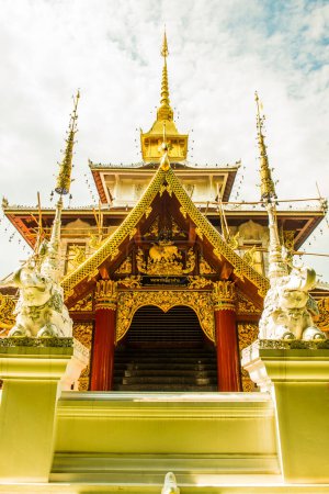 Téléchargez les photos : Phra Chao Than Jai Mondop du monastère forestier de Darabhirom dans la province de Chiangmai, Thaïlande. - en image libre de droit