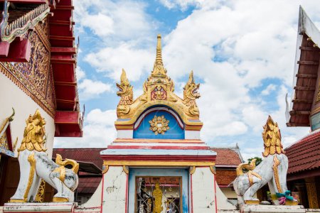 Foto de Paisaje del templo de Phra Borom Thad Bantak, Tailandia - Imagen libre de derechos