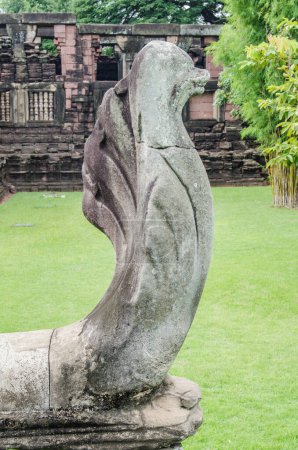 Téléchargez les photos : Statue de Naga au parc historique de Phimai, Thaïlande. - en image libre de droit