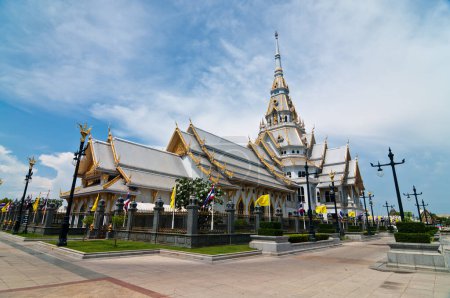 Téléchargez les photos : La belle chapelle de Wat Sothon dans la province Chachoengsao. - en image libre de droit