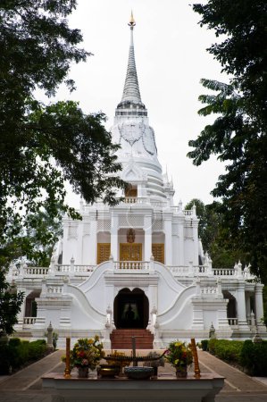 Téléchargez les photos : Pagode blanche à Nakhonnayok province, Thaïlande. - en image libre de droit