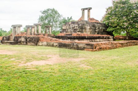 Téléchargez les photos : Paysage de l'ancien château de Prasat Non Ku, Thaïlande. - en image libre de droit