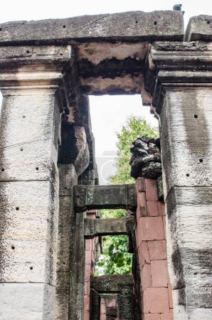Téléchargez les photos : Quelques détails du parc historique de Phimai, Thaïlande. - en image libre de droit