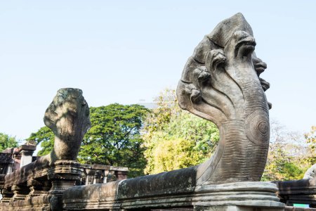 Téléchargez les photos : Pont de Naga au parc historique de Phimai, Thaïlande - en image libre de droit