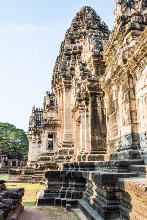 Téléchargez les photos : La tour principale du parc historique de Phimai, Thaïlande - en image libre de droit