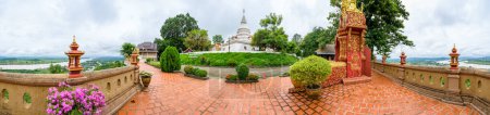 Foto de CHIANG RAI, TAILANDIA - 18 de julio de 2020: Panorama de Wat Phrathat Pha Ngao View Point, Provincia de Chiang Rai. - Imagen libre de derechos