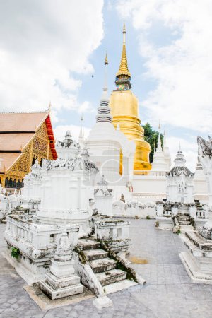 Pagoda o Chedi en el Templo Suan Dok, Tailandia