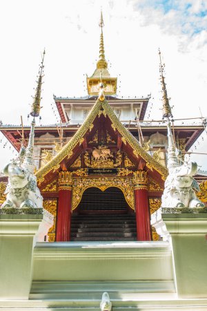 Phra Chao Than Jai Mondop del Monasterio Forestal Darabhirom en la provincia de Chiangmai, Tailandia.