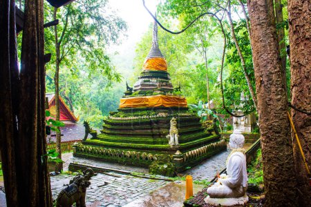 Antike Pagode im Pha Lat Tempel, Thailand.