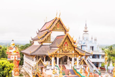 Belle église au Temple Huai Sai Khao, Thaïlande.