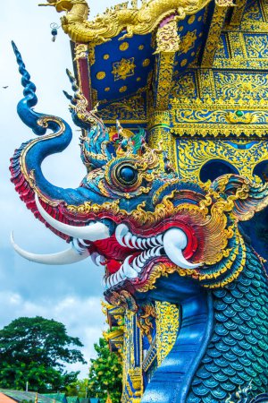 Foto de Arte de moldeo Naga en el templo Rong Sua Ten, Tailandia. - Imagen libre de derechos