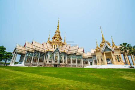 Hermoso santuario budista en la provincia de Nakhon Ratchasima, Tailandia